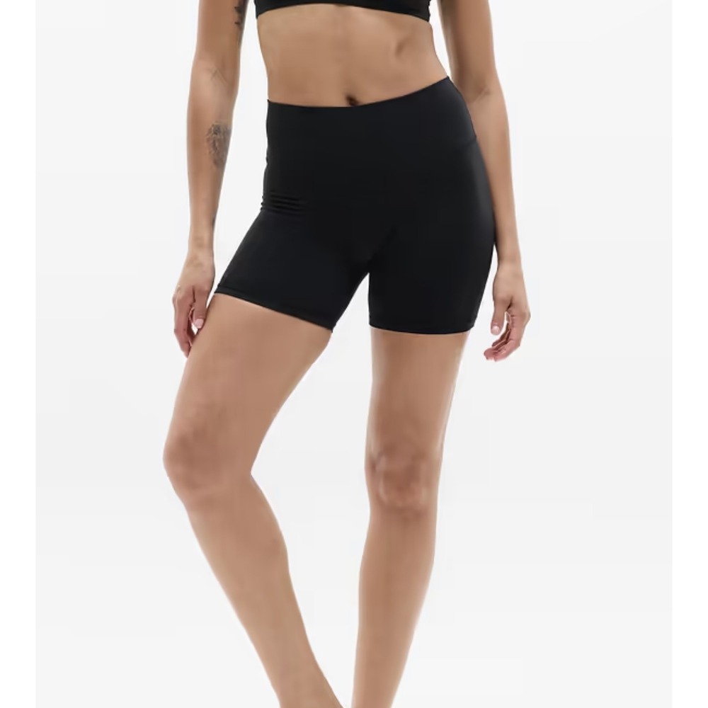 Athleta Transcend 5" Short Black High Rise Vitafree Yoga Shorts Medium NWT